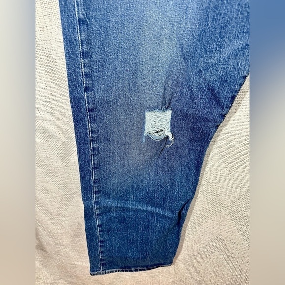 Levi's 501 medium wash button fly straight leg jeans size 40 x 30 - Picture 3 of 12